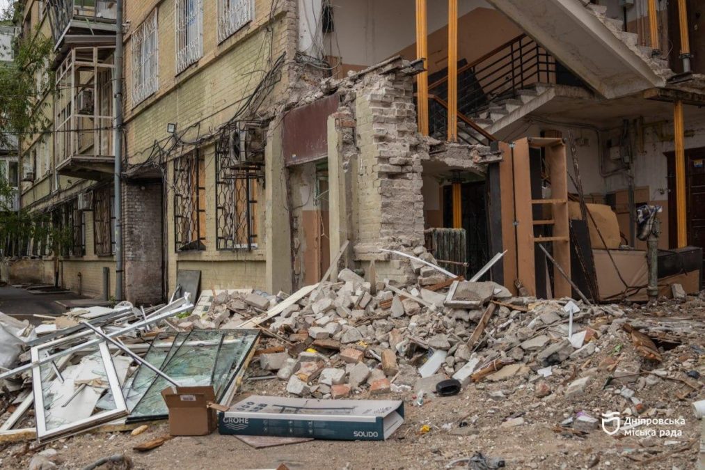У Дніпрі допомагають мешканцям, чиє житло постраждало внаслідок ворожих атак - 11.05.2026