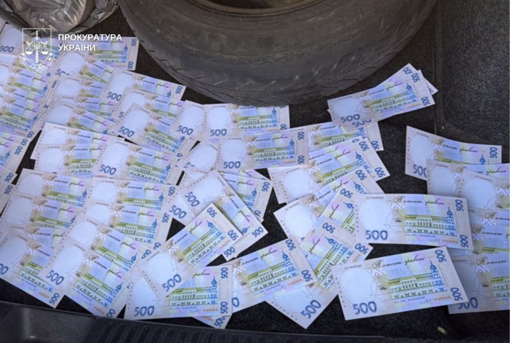$15 тисяч за «відрядження»: у Дніпрі викрили схему незаконного виїзду за кордон