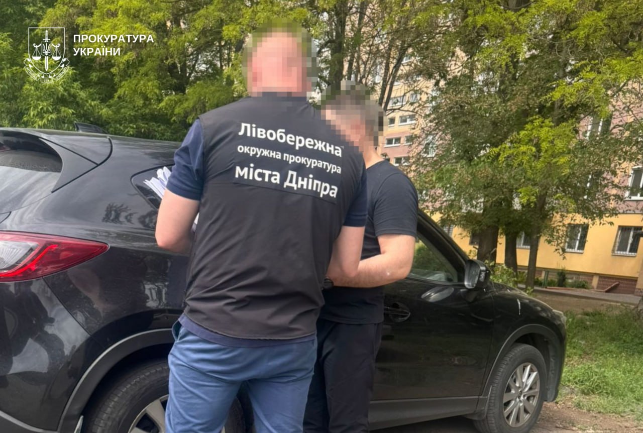 Від кодексу до пістолетів: як 43-річний дніпровець поєднав адвокатську практику з торгівлею зброєю - 14.05.2026