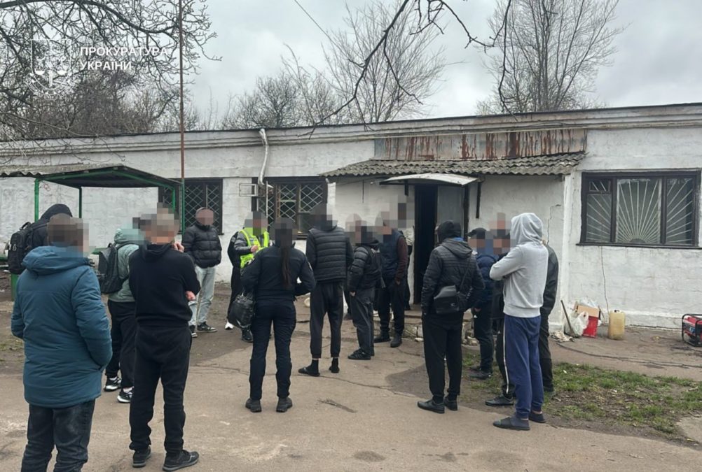 У трьох псевдореабілітаційних центрах на Дніпропетровщині незаконно утримували майже 300 людей