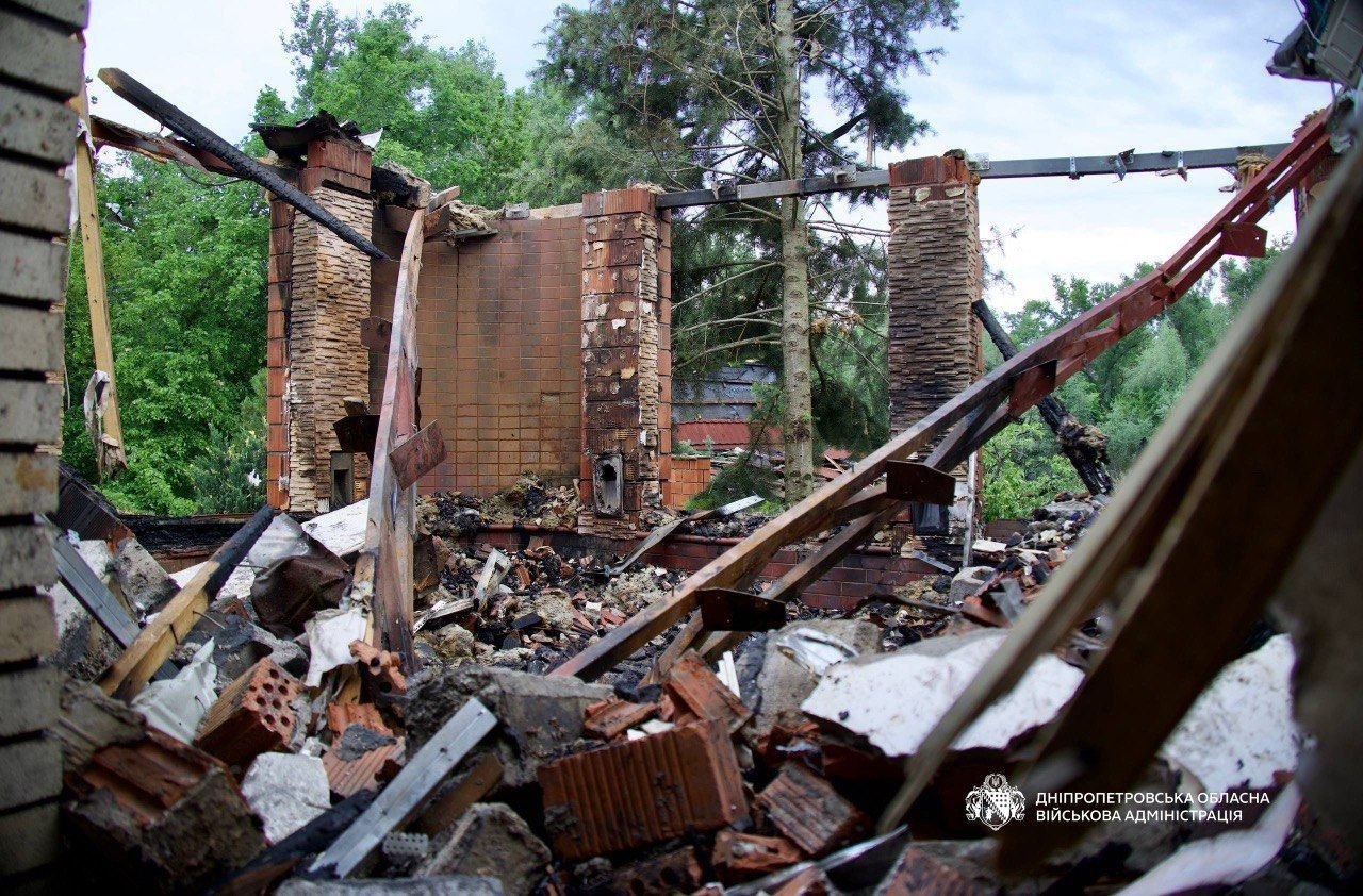 Восьмеро людей дістали поранень: понад 30 разів ворог атакував чотири райони Дніпропетровщини - 17.05.2026