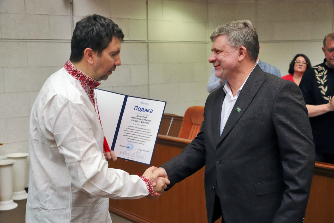 Освітній фронт. У мерії Дніпра нагородили педагогічні колективи університетів - 20.05.2026