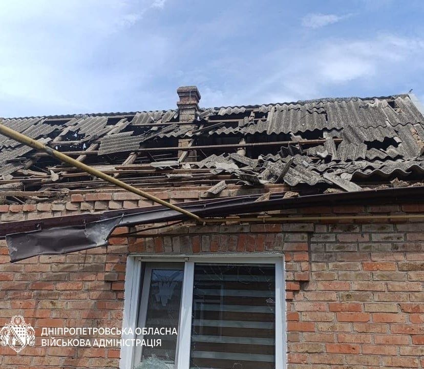 Одна людина загинула, двоє дістали поранень: майже 30 разів ворог атакував чотири райони Дніпропетровщини авіабомбами та безпілотниками - 20.05.2026