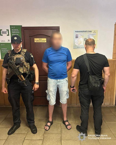 Двічі обікрав підприємство: слідчі Дніпропетровщини повідомили про підозру крадію