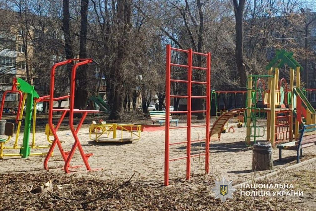 У Кривому Розі ділок відмив грошей на неякісному піску для дитячих майданчиків