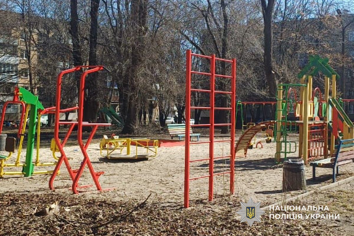 У Кривому Розі ділок відмив грошей на неякісному піску для дитячих майданчиків