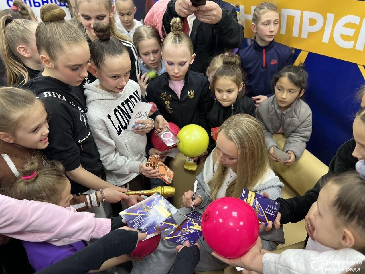 У Дніпрі юні спортсмени поспілкувалися з відомою гімнасткою Вікторією Онопрієнко
