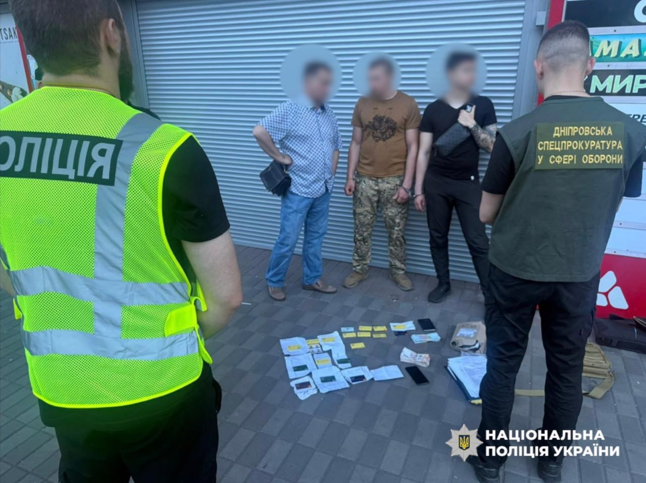 На Дніпропетровщині затримали військових, які вимагали 100 тисяч гривень у підлеглого