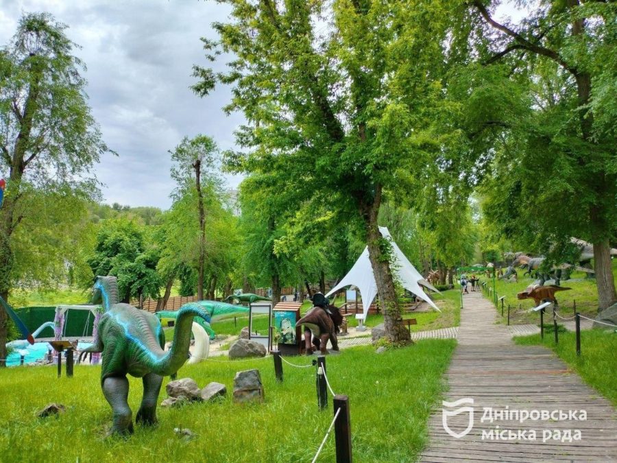 У Дніпрі ветеранів із родинами запросили на безкоштовний відпочинок у Динопарк