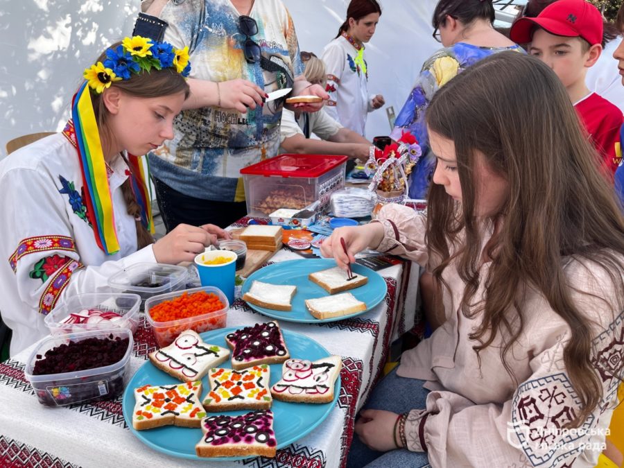 «Це ДНК нації» у Дніпрі на Успенській площі відзначили День вишиванки 2026