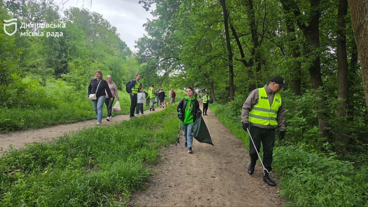 У Дніпрі під час толоки в Тунельній балці зібрали понад 6 кубометрів сміття