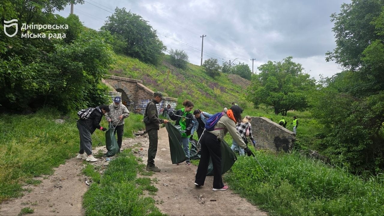 У Дніпрі під час толоки в Тунельній балці зібрали понад 6 кубометрів сміття