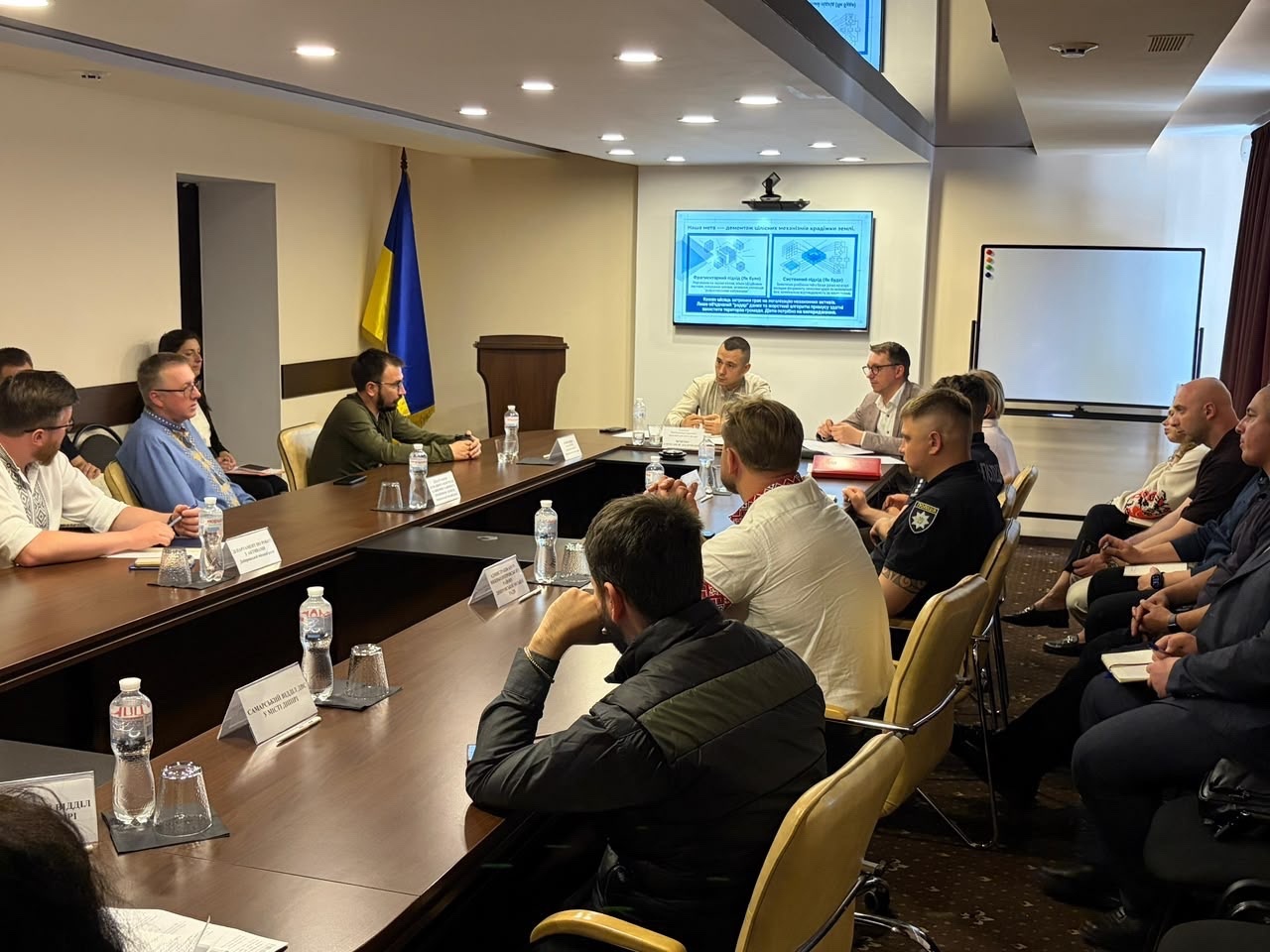 У Дніпрі посилюють взаємодію у боротьбі з незаконними МАФами та самовільним захопленням землі