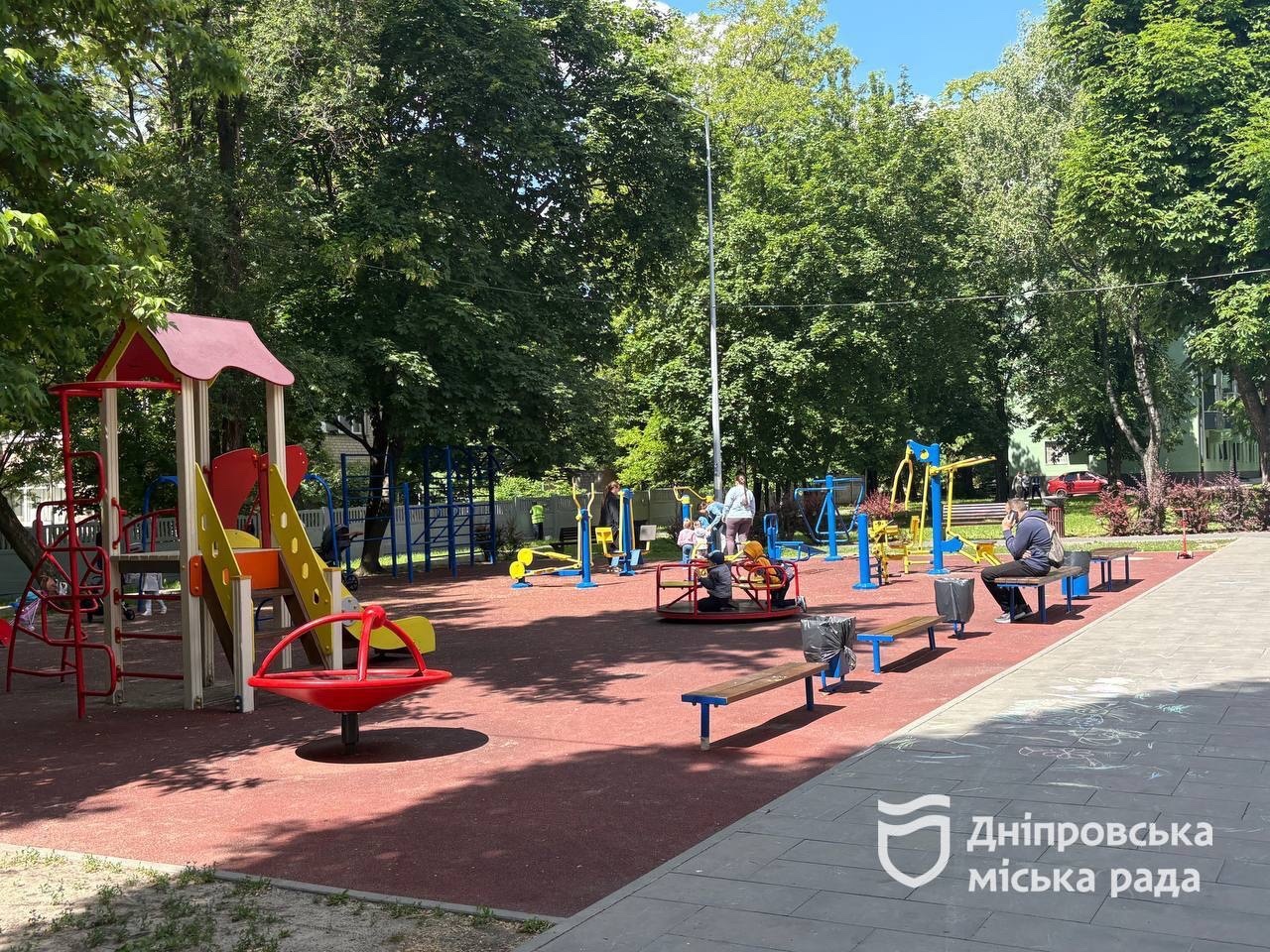 У Дніпрі впорядковують зелену зону на вулиці Інженерній