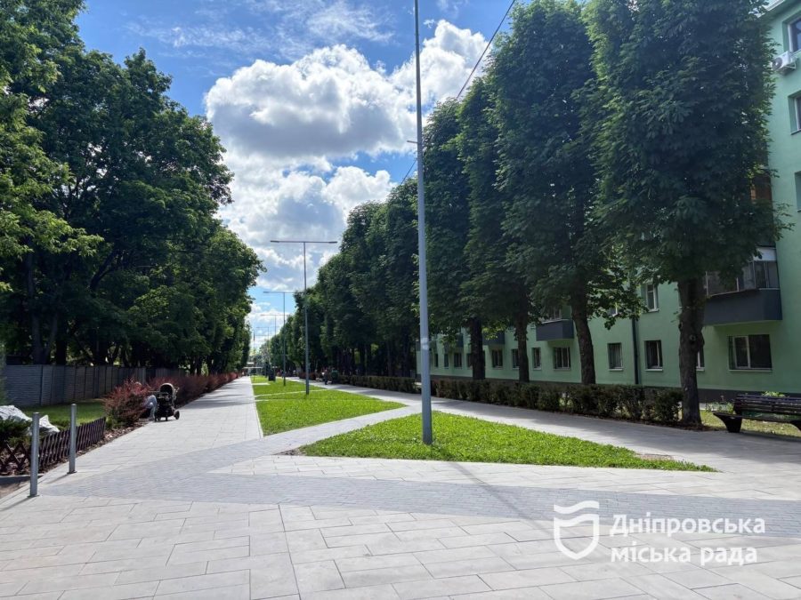 У Дніпрі впорядковують зелену зону на вулиці Інженерній
