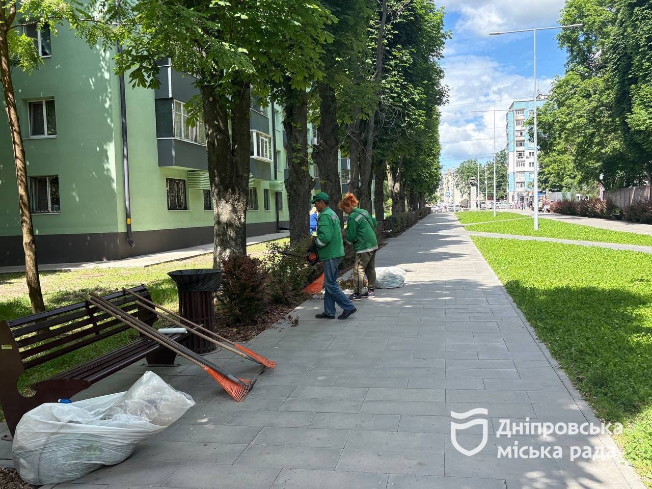 У Дніпрі впорядковують зелену зону на вулиці Інженерній