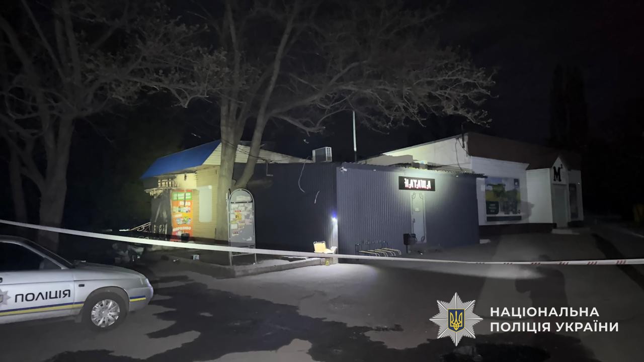 У Шахтарському затримали групу чоловіків за побиття, викрадення людини та обстріл магазину