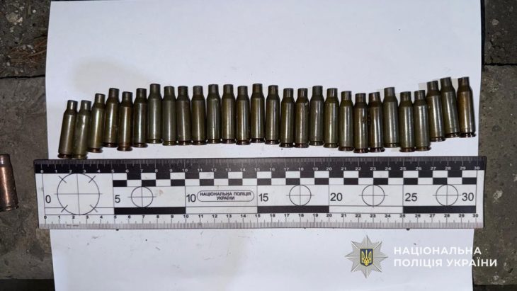 У Шахтарському затримали групу чоловіків за побиття, викрадення людини та обстріл магазину