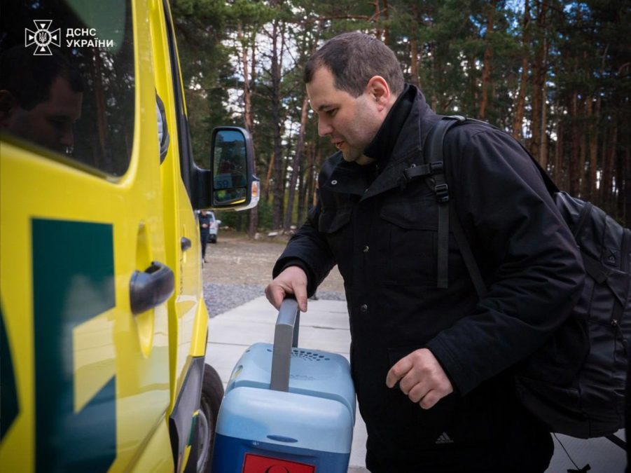 Вперше від початку великої війни вертоліт ДСНС піднявся в небо не для евакуації чи гасіння пожежі Вперше від початку великої війни вертоліт ДСНС піднявся в небо не для евакуації чи гасіння пожежі