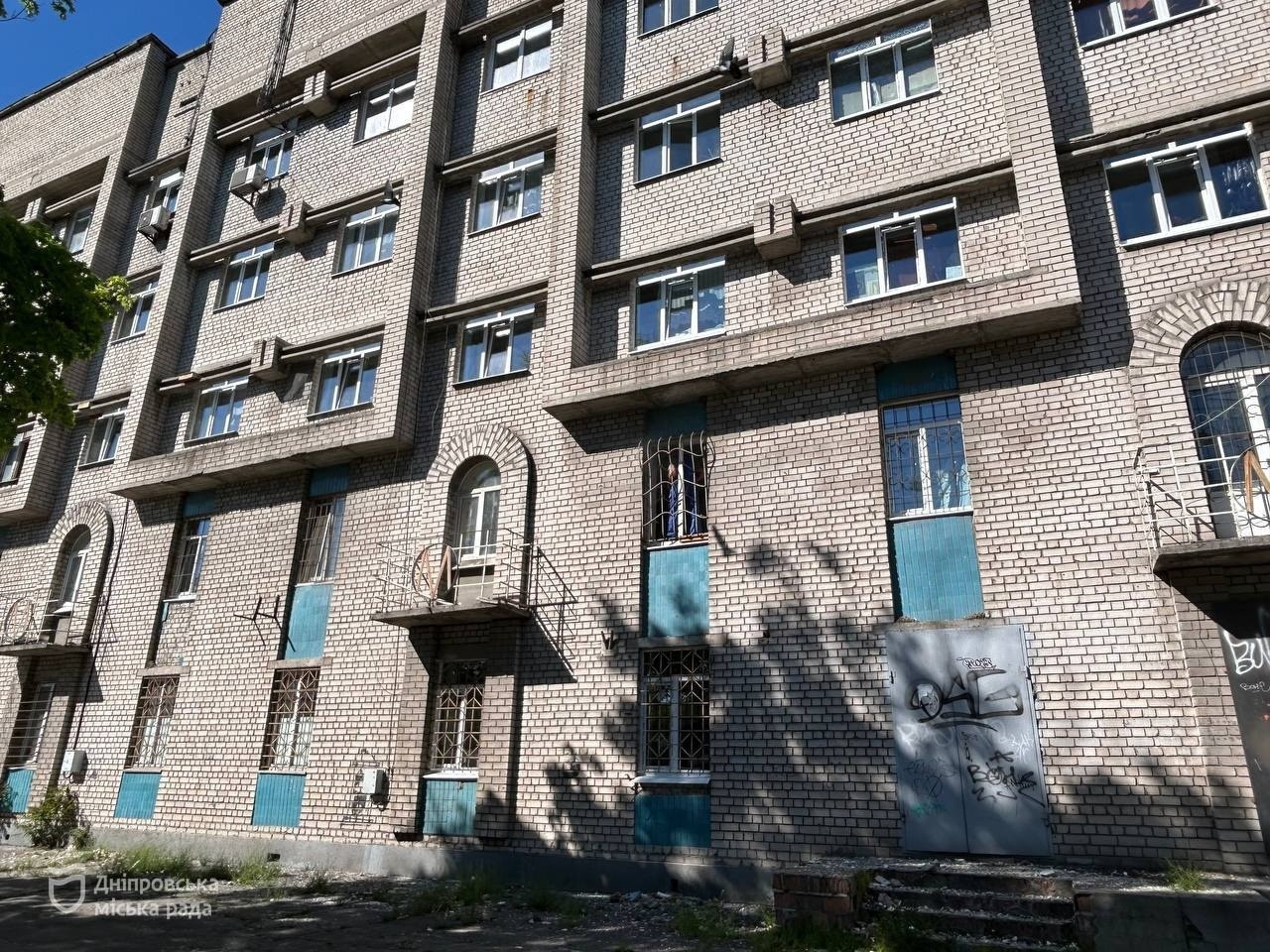 Шелтер, що постраждав від обстрілу рф у Дніпрі 7 грудня відновлюють за підтримки міжнародних партнерів - 08.05.2026