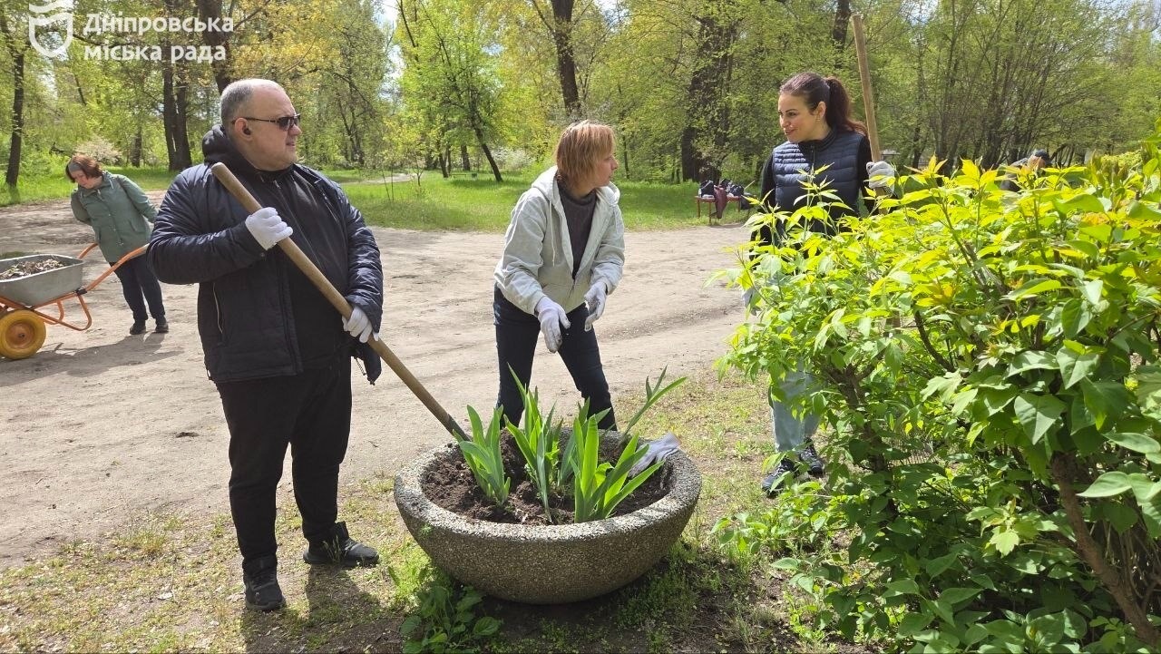 «Дніпро — це наш дім, і ми дбаємо про нього разом!» — колектив КП «Інфо-рада-Дніпро» вийшов на толоку #Чистий_Дніпро - 01.05.2026