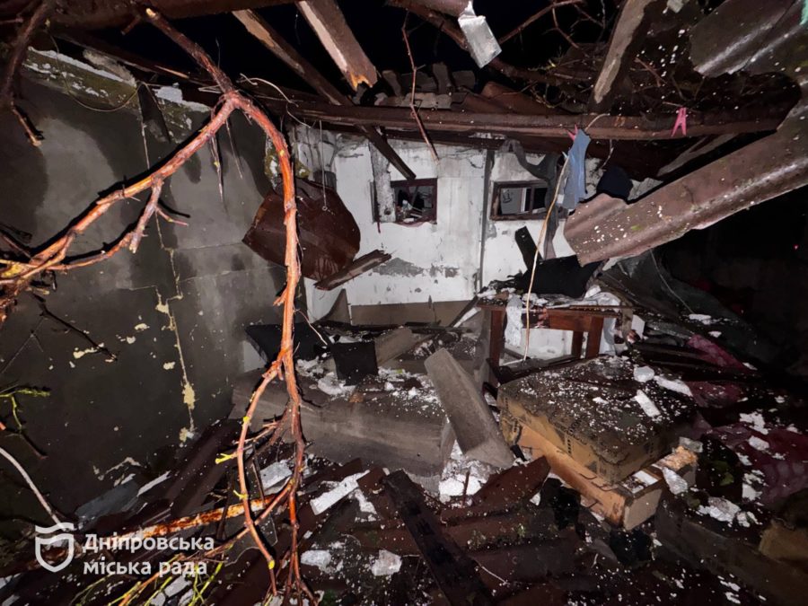 Новокодацький район Дніпра вдруге за добу зазнав атаки рф 17 травня: комунальники ліквідовують наслідки - 17.05.2026