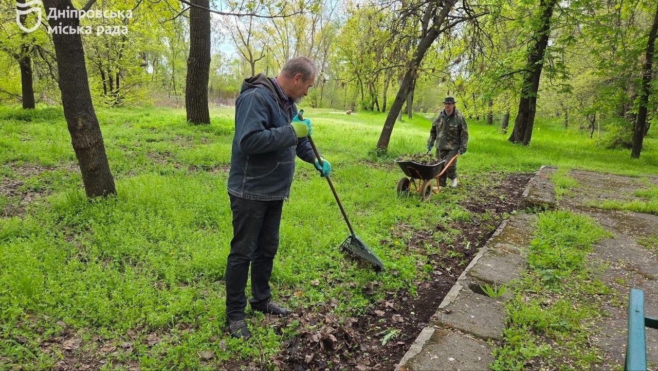 «Дніпро — це наш дім, і ми дбаємо про нього разом!» — колектив КП «Інфо-рада-Дніпро» вийшов на толоку #Чистий_Дніпро - 01.05.2026