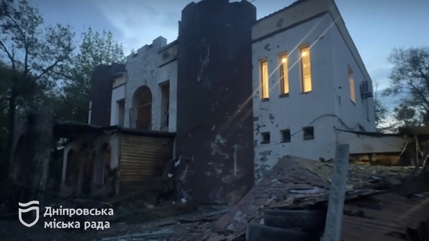 Новокодацький район Дніпра вдруге за добу зазнав атаки рф 17 травня: комунальники ліквідовують наслідки - 17.05.2026