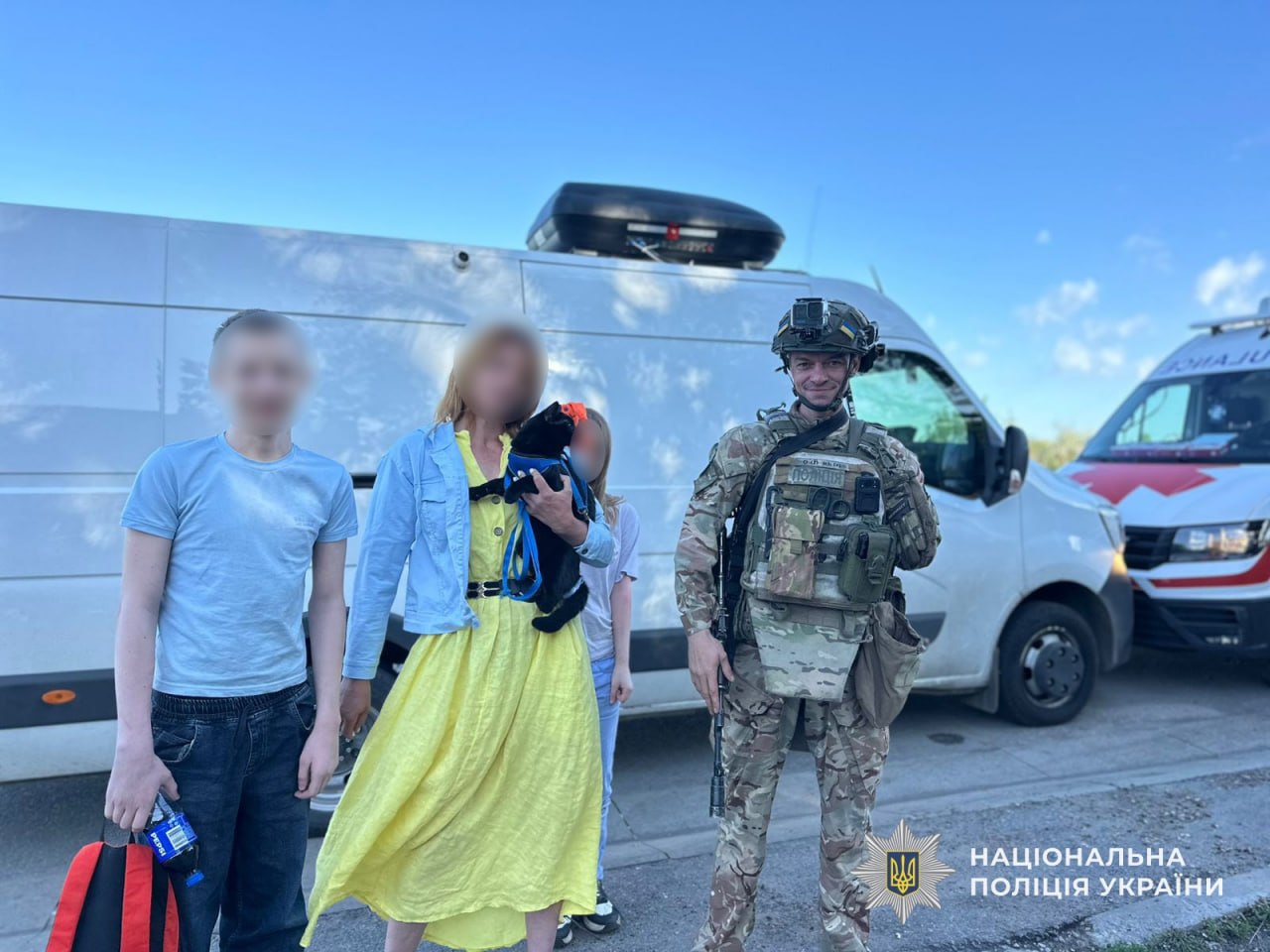 «Білі янголи» евакуювали з Нікополя двох дітей та їхнього улюбленця - 05.06.2026
