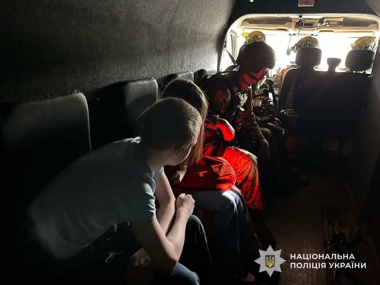 «Білі янголи» евакуювали з Нікополя двох дітей та їхнього улюбленця - 05.06.2026