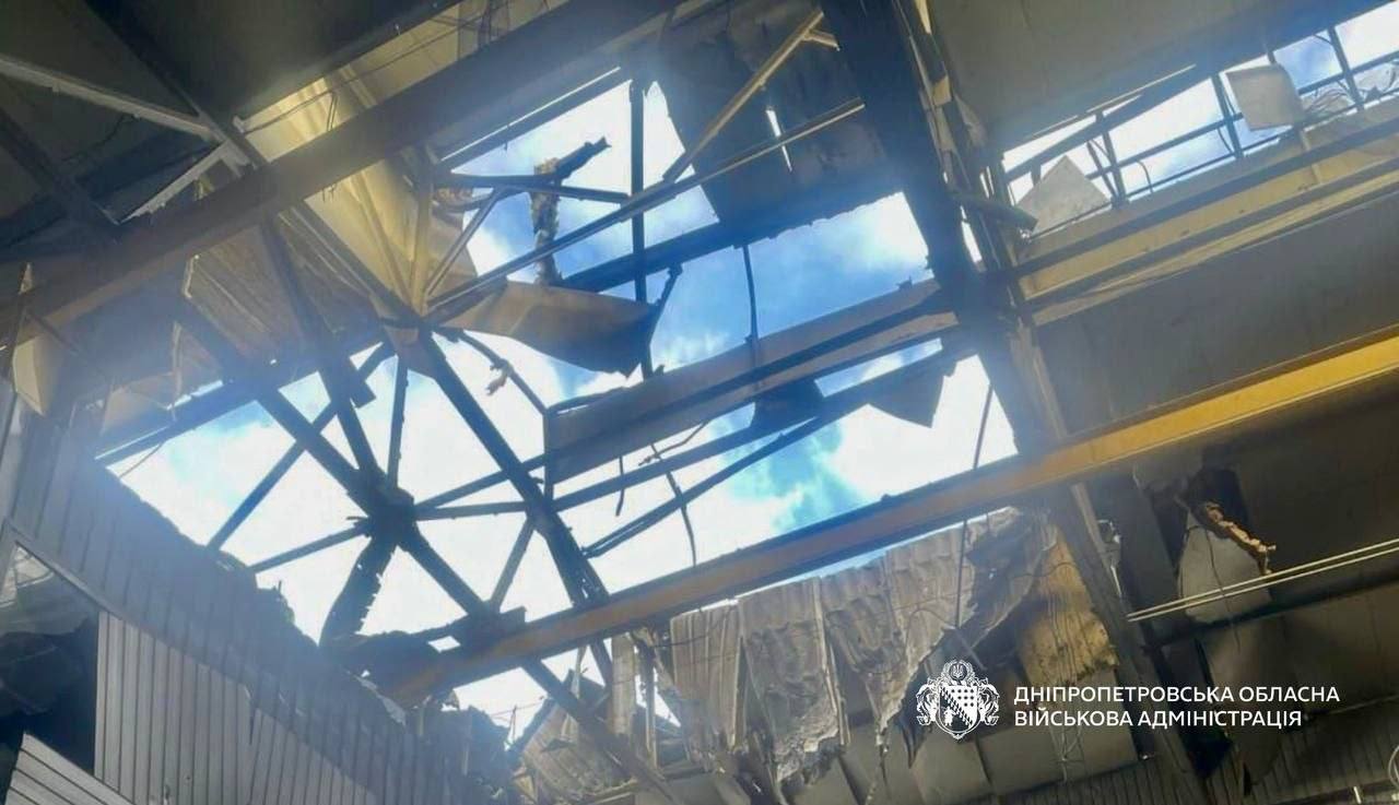 Атака на Дніпро поранені семеро людей пошкоджене підприємство