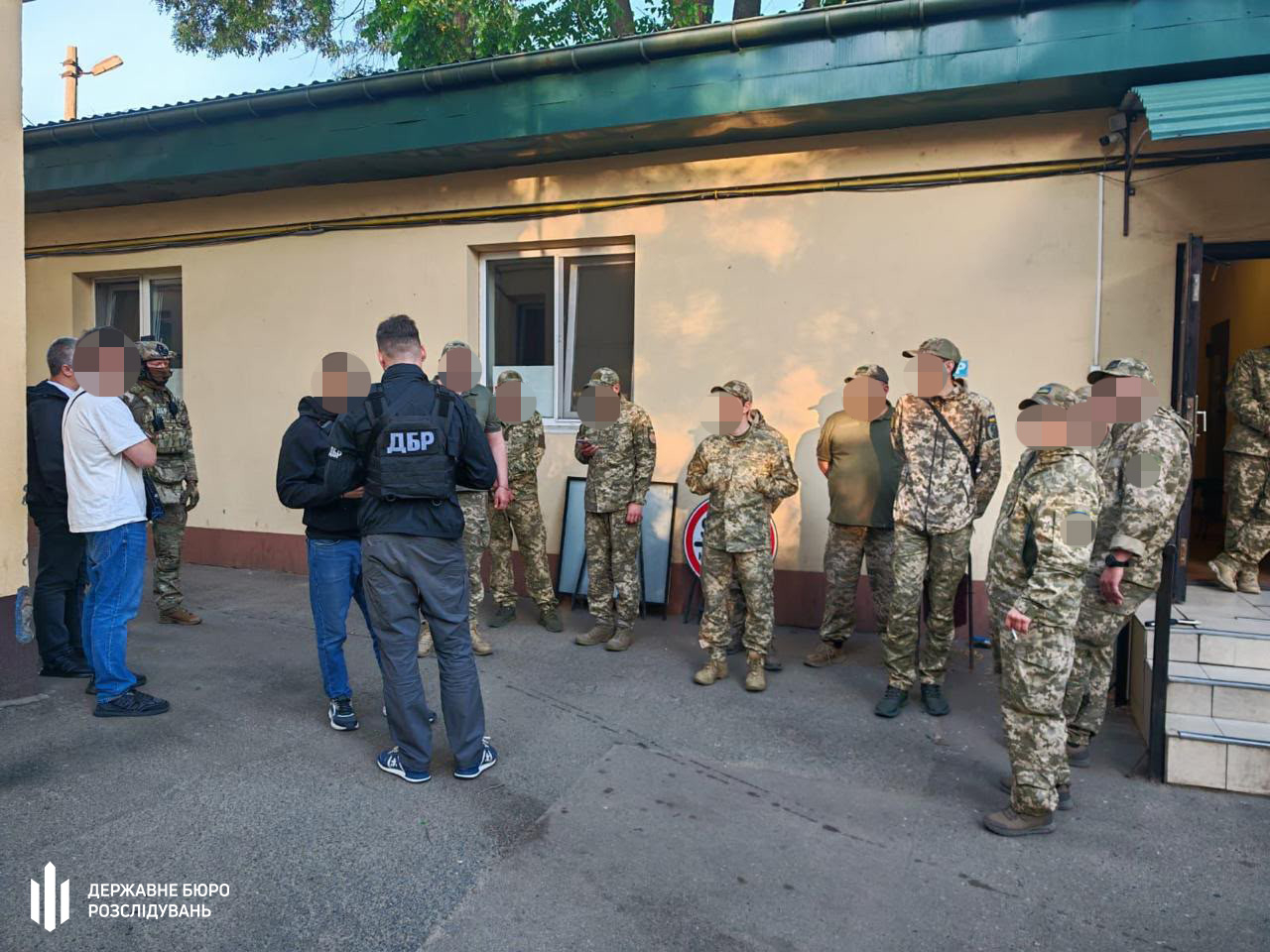Катування, незаконне утримання та сексуальне насильство: на Одещині затримали 9 учасників схеми в ТЦК - 16.06.2026