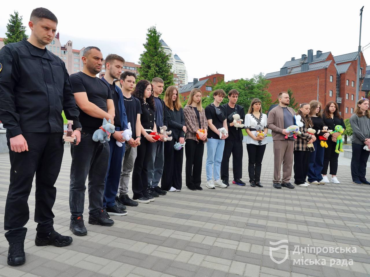 Дніпро долучився до Всеукраїнської акції «Голоси дітей» до Дня вшанування пам’яті загиблих дітей через війну рф проти України