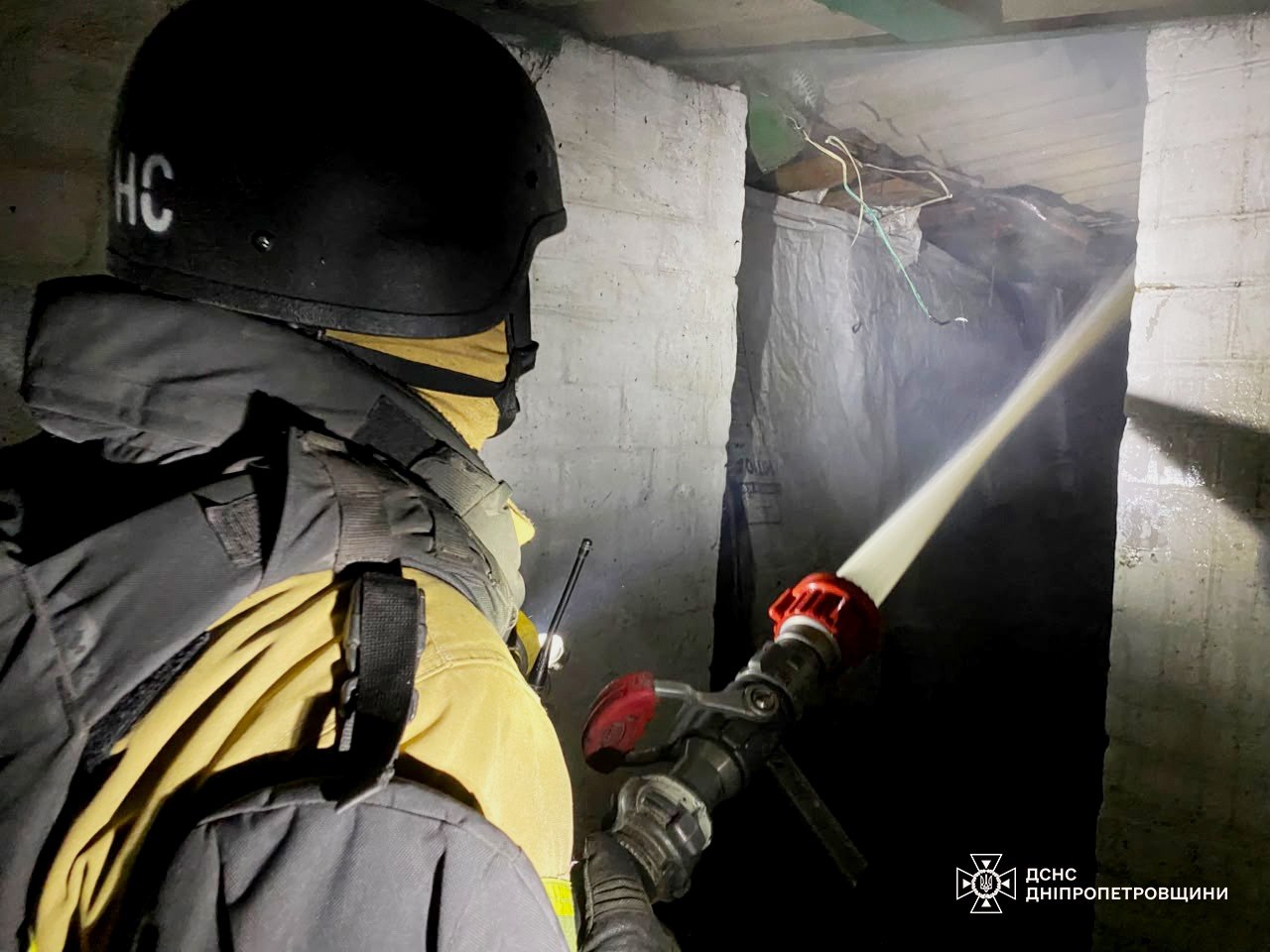 росіяни підступно атакували рятувальники під час гасіння пожежі після обстрілу на Синельниківщині