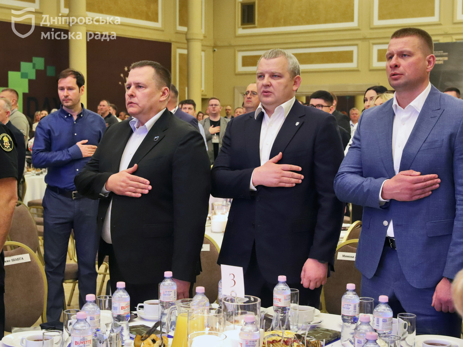 У Дніпрі пройшов великий молитовний сніданок, що зібрав близько 400 представників прифронтових регіонів України - 18.06.2026