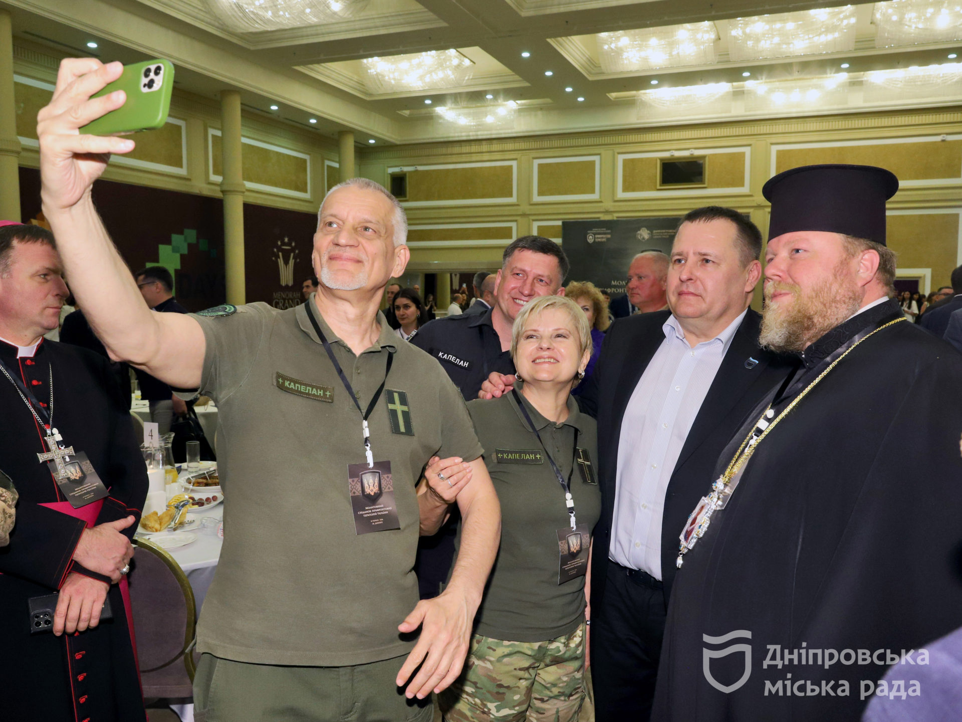 У Дніпрі пройшов великий молитовний сніданок, що зібрав близько 400 представників прифронтових регіонів України - 18.06.2026