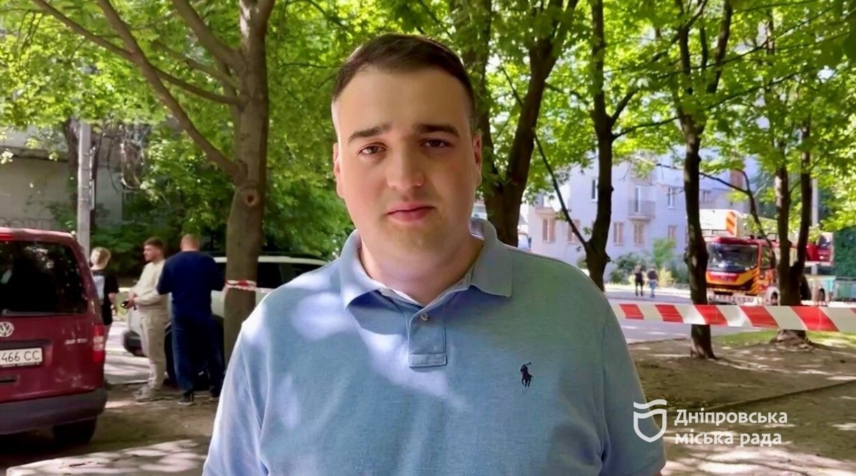 У Дніпрі після повторної ворожої атаки 2 червня комунальники та благодійники готуються допомагати мешканцям пошкодженого будинку - 02.06.2026