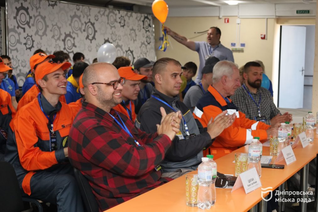 У Дніпрі визначили найкращих молодих електромонтерів на конкурсі DNIPROENERGOPROfi 2026