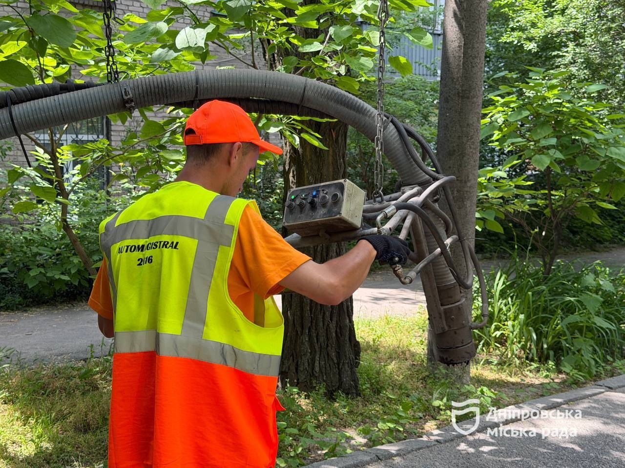 У Дніпрі продовжують усувати аварійну ямковість: з початку року відремонтовано понад 170 тисяч квадратних метрів доріг - 11.06.2026