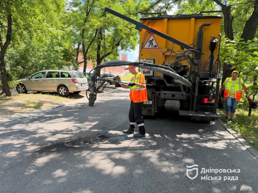 У Дніпрі продовжують усувати аварійну ямковість: з початку року відремонтовано понад 170 тисяч квадратних метрів доріг - 11.06.2026