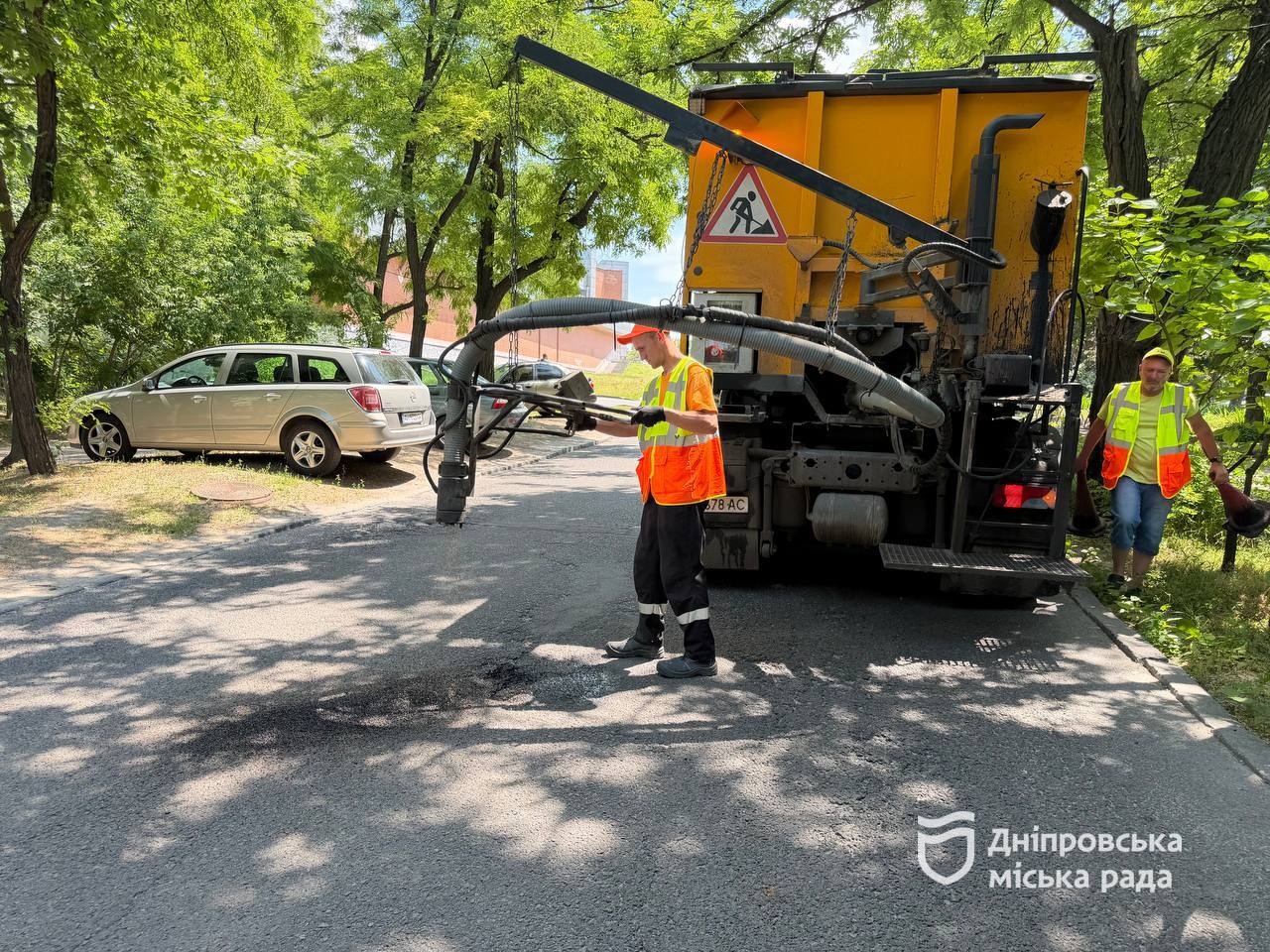 У Дніпрі продовжують усувати аварійну ямковість: з початку року відремонтовано понад 170 тисяч квадратних метрів доріг - 11.06.2026