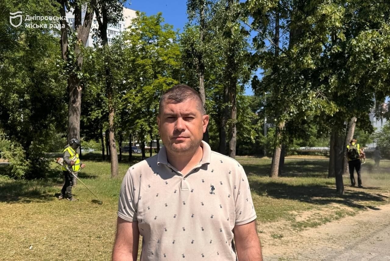 Задля чистоти та безпеки. Комунальні служби Дніпра комплексно упорядковують прибудинкові території - 16.06.2026