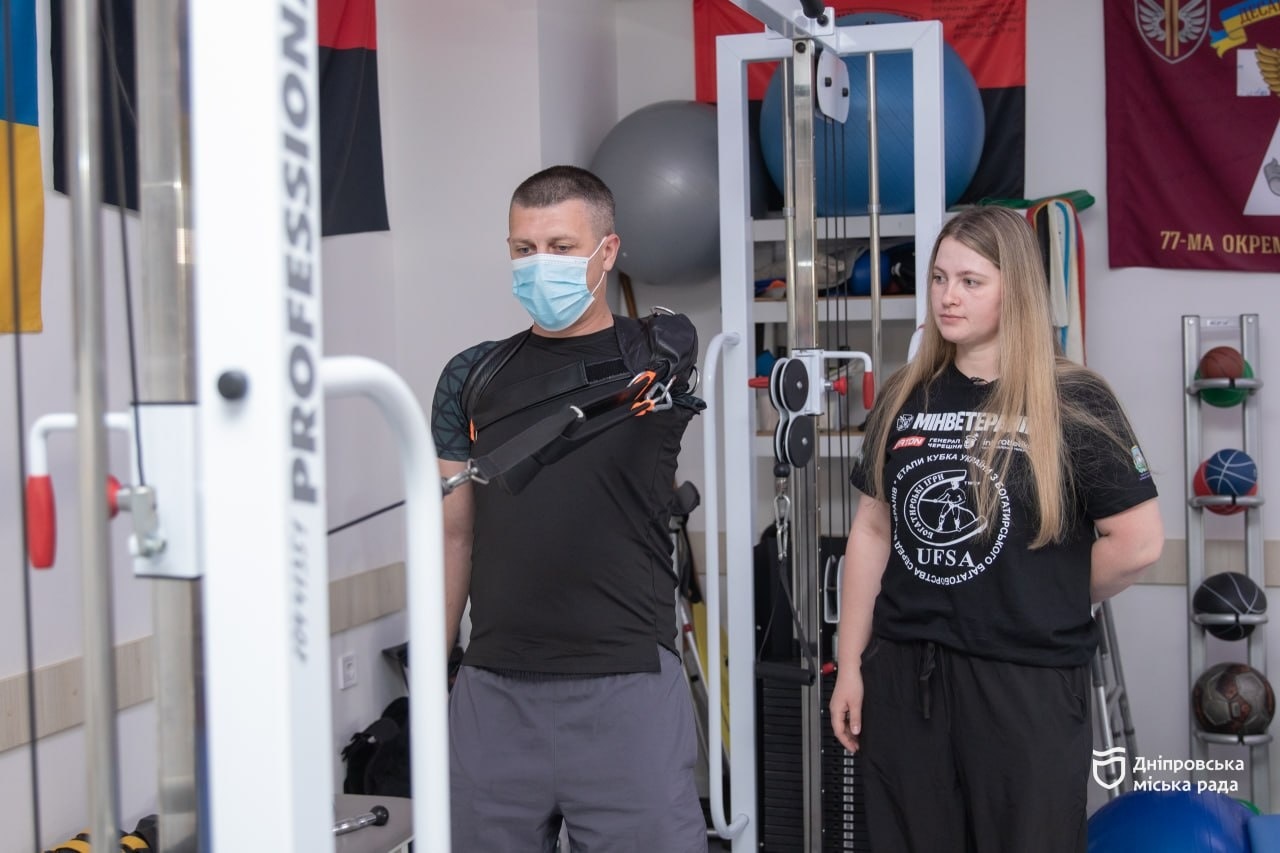Військовий, який потрапив під атаку FPV-дрона, відновлюється у реабілітаційному центрі Дніпра - 18.06.2026