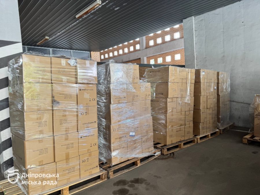 Дніпро отримав 47 зарядних станцій і понад 900 освітлювальних приладів від чеських партнерів - 19.06..2026