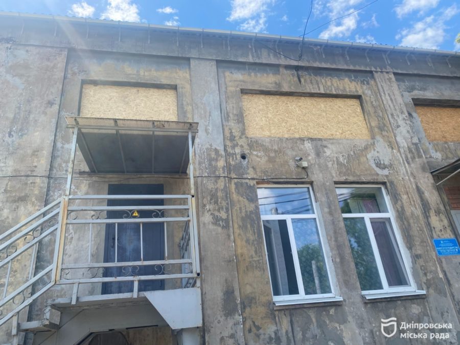 У Дніпрі оперативно відновлюють транспортну інфраструктуру після ворожих атак