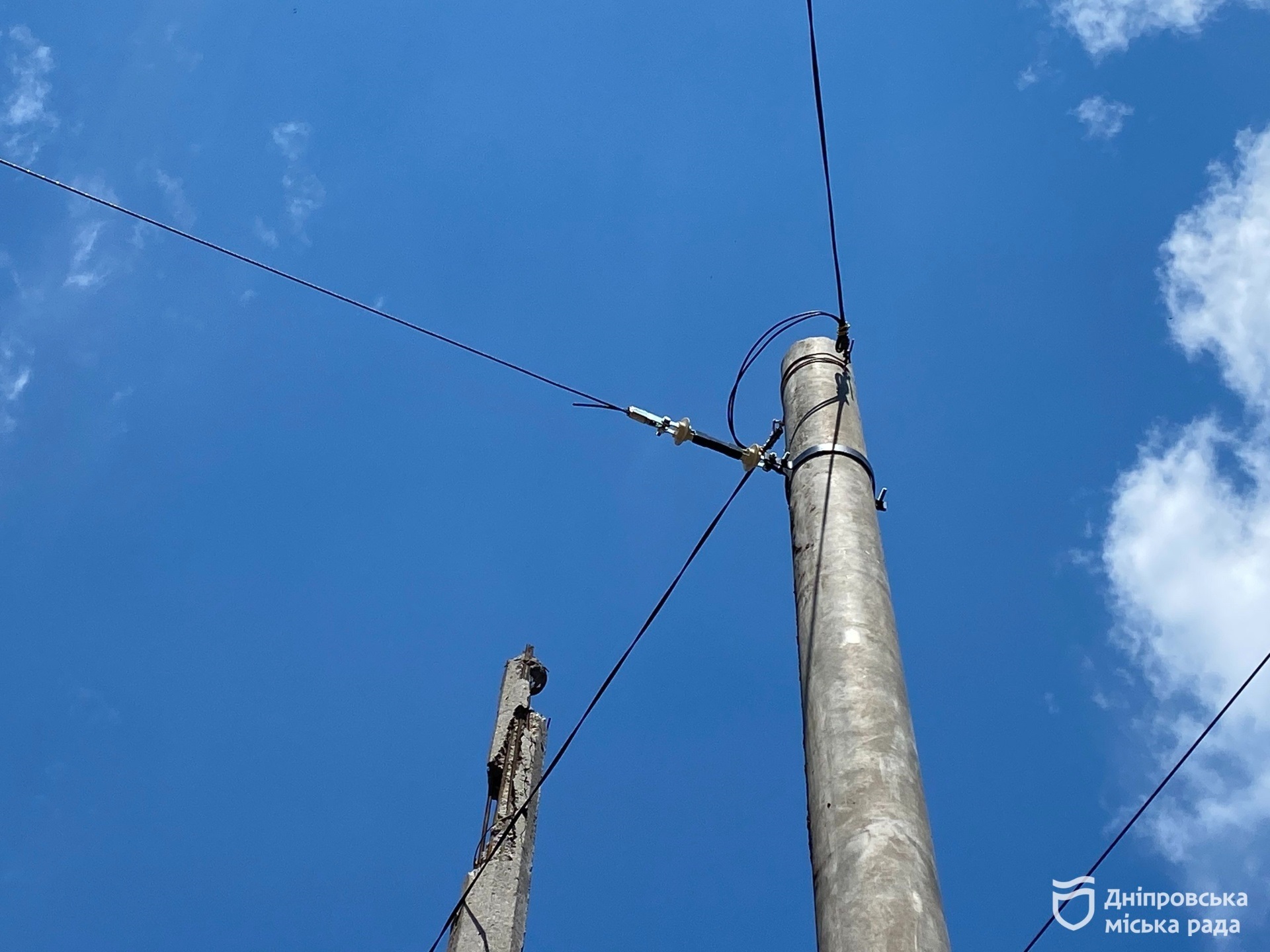 У Дніпрі оперативно відновлюють транспортну інфраструктуру після ворожих атак