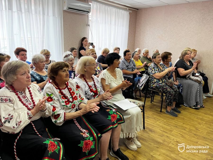 Понад 400 підопічних Дніпровського терцентру долучилися до заходів до Дня Конституції України