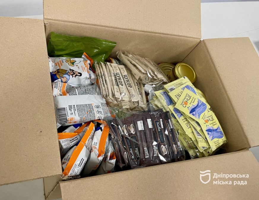«Вдячні Дніпру за підтримку. Це так цінно!» — переселенці про безкоштовні набори продуктів харчування