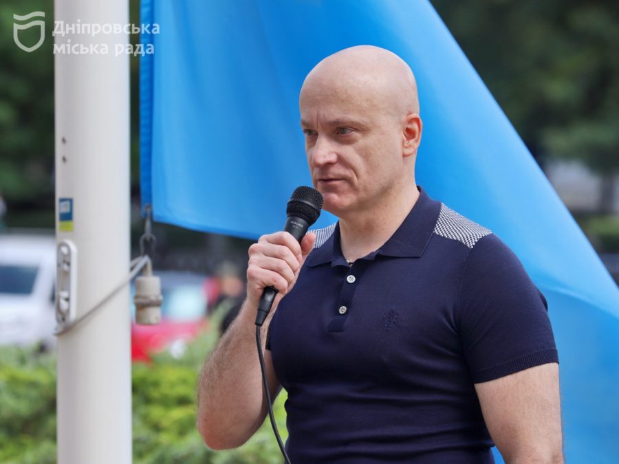«Приємно, що сьогодні наш прапор замайорів поруч із прапором України», — представник кримськотатарського народу про підняття прапора у Дніпрі