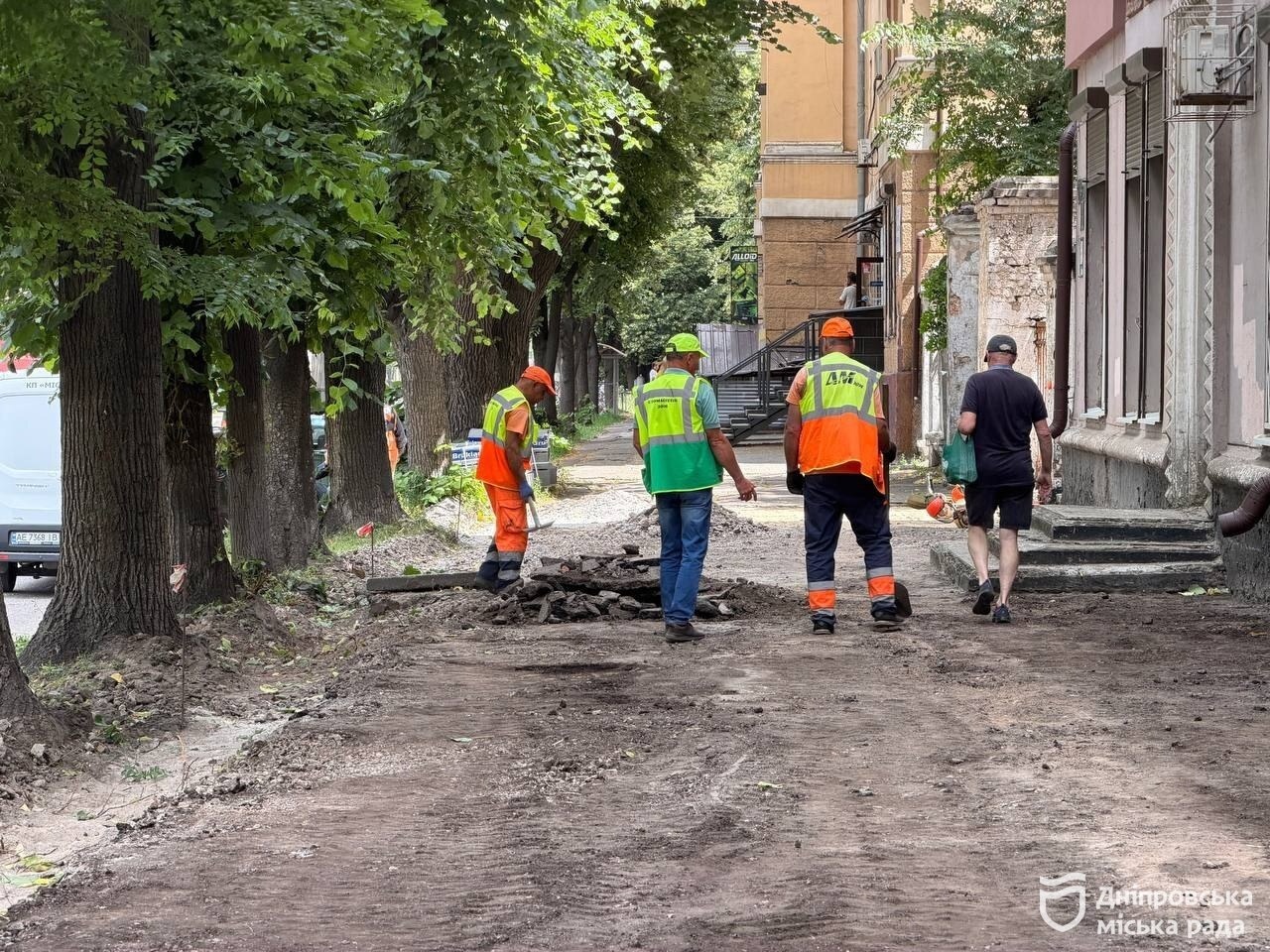 Задля безпеки та комфорту містян: у Дніпрі триває ремонт тротуарної зони на просп. Івана Мазепи - 26.06.2026